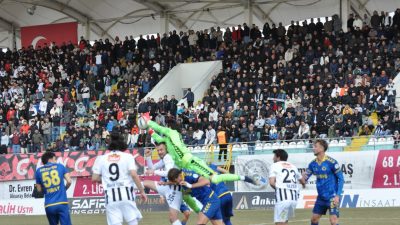 TFF 2. Lig Kırmızı Grup’ta zirve mücadelesi veren Aksarayspor, evinde