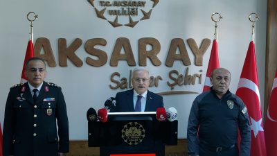 Aksaray Valisi Mehmet Ali Kumbuzoğlu, Aksaray Valilik binasında her ay