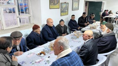 Sarıhasanlı Köyü’nde, Ağaçören Kaymakamı Metin Korkmaz, köy sakinleri ve mesai