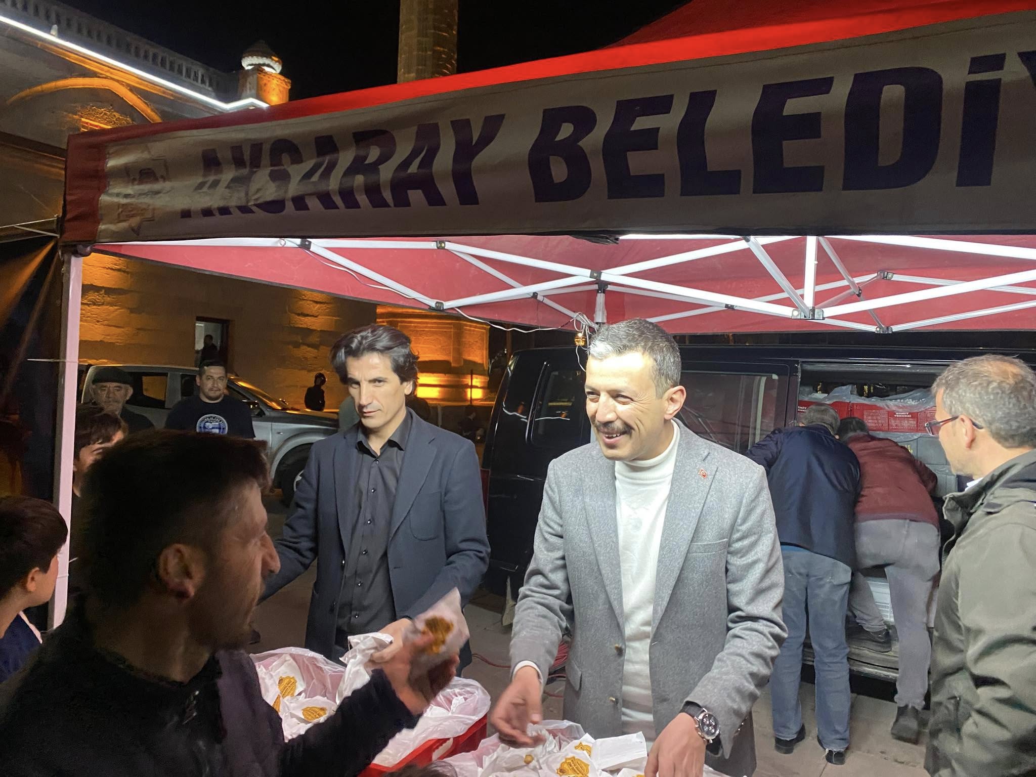 Kadir Gecesi’nde Aksaray’da lokma paylaşımı!