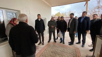 AK Parti Aksaray İl Başkanı Hamza Aktürk ve teşkilat üyeleri,