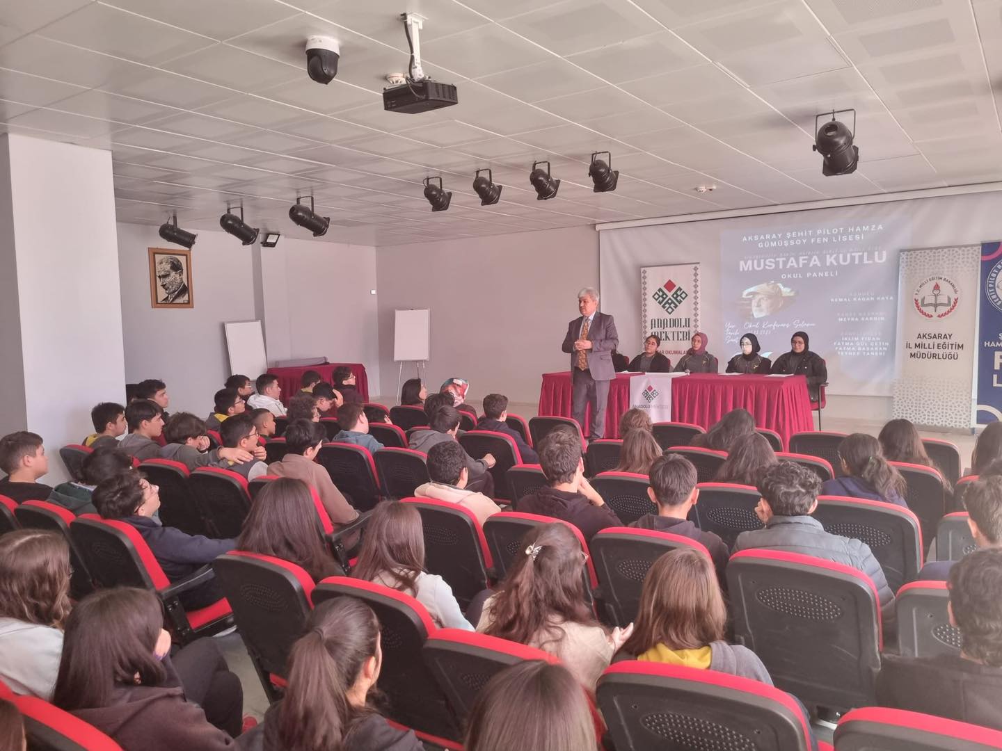 Aksaray’da edebiyat rüzgarı! Mustafa Kutlu Okul paneli gerçekleştirildi!