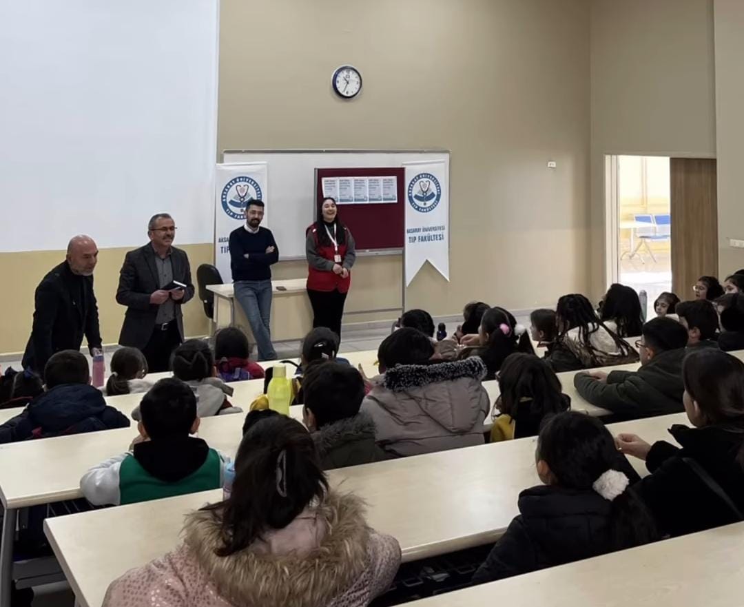 Minik öğrenciler Tıp Fakültesi derslerine katıldı; Yüzleri güldüren anlar ortaya çıktıs
