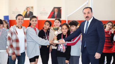 Okul Sporları Küçük Kızlar Badminton İl Birinciliği müsabakaları Merkez Spor