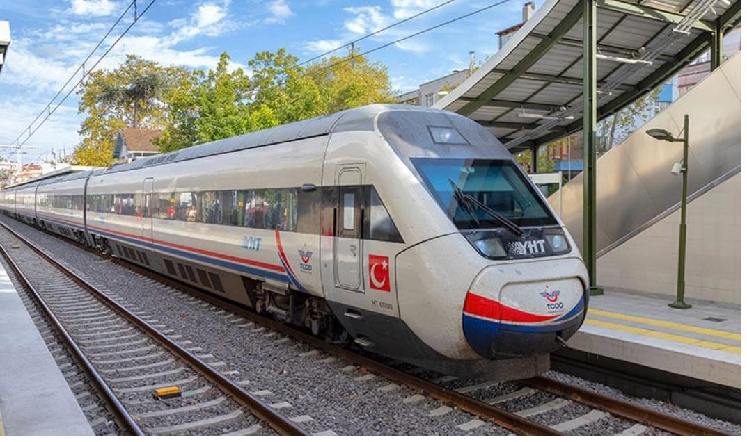 Bakanı Uraloğlu, Ramazan bayramı için ek tren seferleri ve vagon ilavesi yapılacağını açıkladı