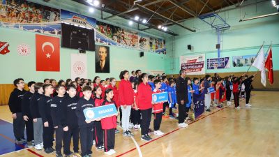 Aksaray, 9 ilden yaklaşık 150 sporcunun katılımıyla Okul Sporları Küçükler