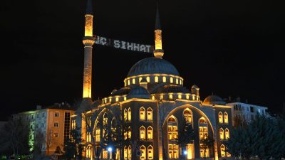 Belediye Başkanı Dr. Evren Dinçer, Aksaray Belediyesi tarafından tamamlanan ışıklandırma