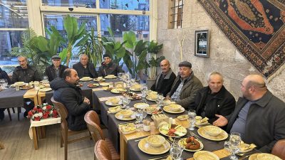 Demirci Belediyesi, Ramazan ayının manevi atmosferinde düzenlediği iftar programıyla meclis