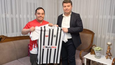 Aksaray Belediye Başkanı Evren Dinçer, Futsal Milli Takımı’nın başarılı kalecisi