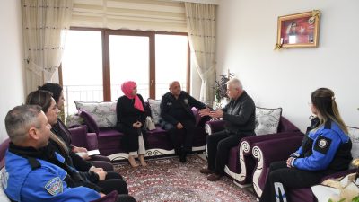 Aksaray İl Emniyet Müdürü Bekir Demir, eşi Fethiye Demir ile