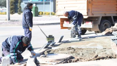 Aksaray Belediyesi, Ereğlikapı Mahallesi'nde kaldırım yenileme çalışmaları gerçekleştirdi. Mahalledeki mevcut