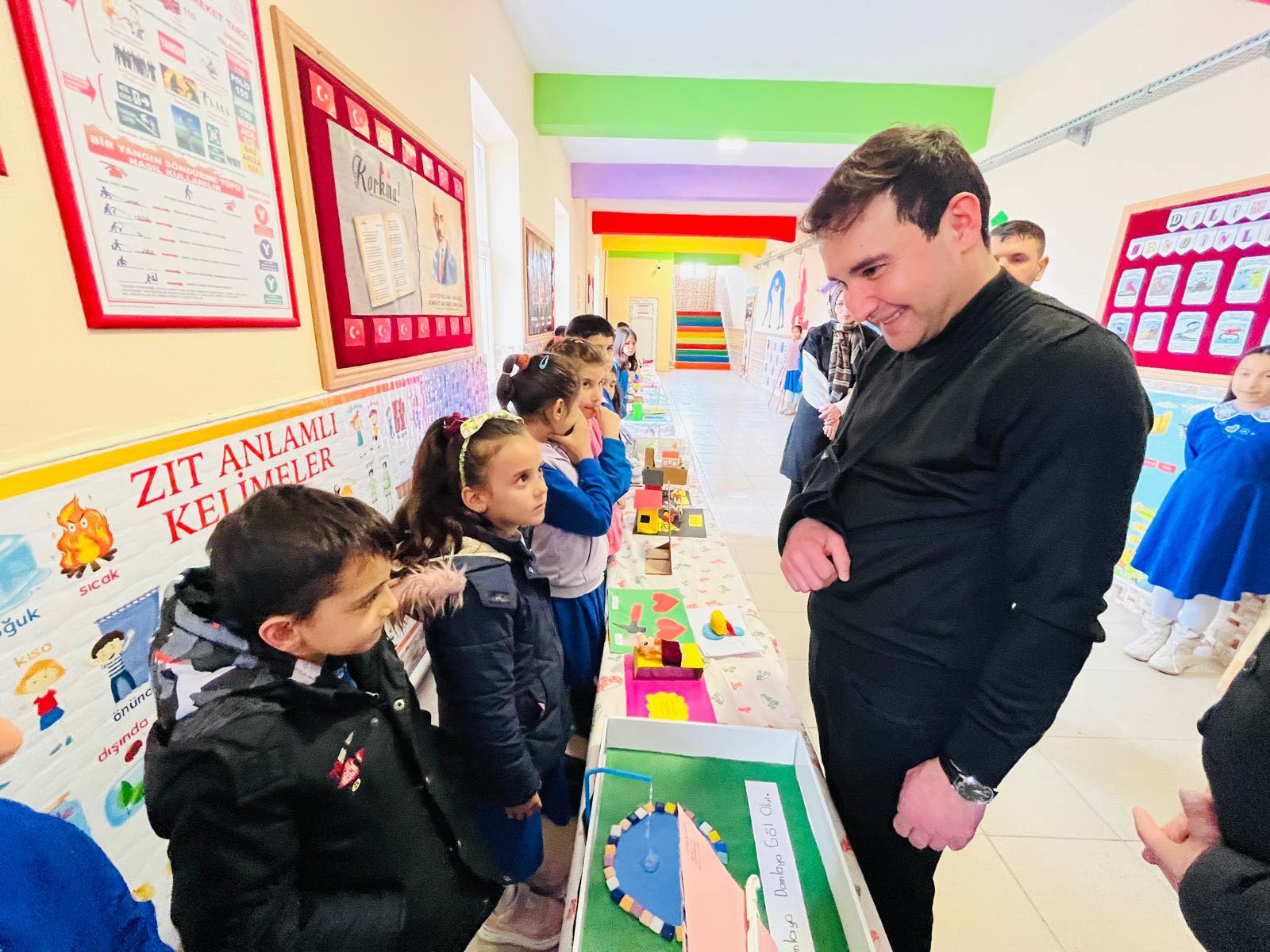 Eskil’de “Dilimizin Zenginlikleri” sergisi: Öğrenciler atasözleri ve deyimlerle buluştu