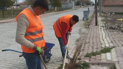 Eskil Belediye Başkanı Mustafa Zavlak, bayram öncesi cadde ve sokaklarda