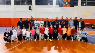Eskil Kaymakamı Fuat Yurddaş, Eşmekaya Kayacık Camii Kur’an Kursu öğrencileriyle