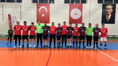 Eskil Kaymakamlığı tarafından düzenlenen Kurumlar Arası Futsal Turnuvası'nda yarı