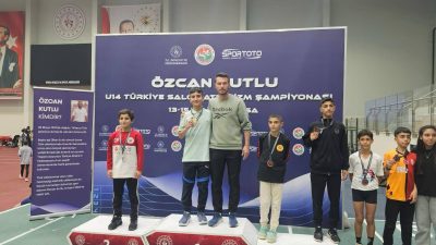 Bursa’da düzenlenen Türkiye Salon Şampiyonası’nda büyük bir başarıya imza atan