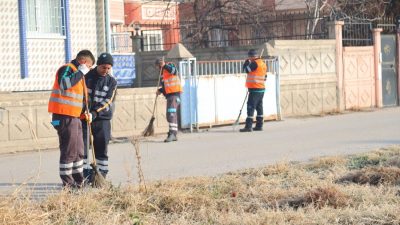 Aksaray Belediyesi, kent genelinde yürüttüğü çevre düzenleme ve temizlik çalışmalarına