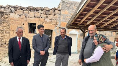 Güzelyurt Kaymakamı Muammer Yetiş, vatandaşlarla birebir temas kurarak sorunları yerinde