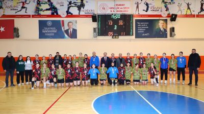 Aksaray’ın ev sahipliğinde Dağılgan Spor Salonu’nda düzenlenen Küçük Kızlar Hentbol