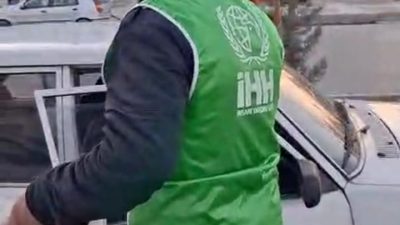 Aksaray Genç İHH gönüllüsü gençler, iftar vakti yolda olan sürücülere