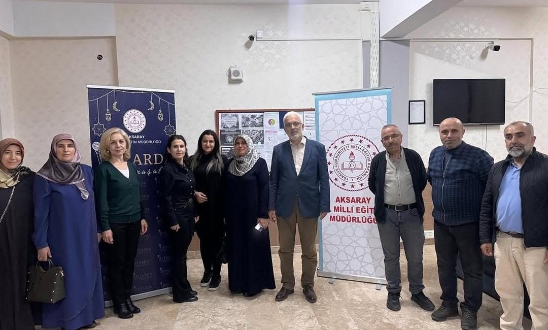 Aksaray'da öğrenciler, “İftarda Konuşalım” programı kapsamında iftar sofrasında bir araya