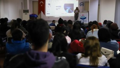 Aksaray Üniversitesi Sosyal Bilimler Meslek Yüksekokulu, öğrencilerinin kariyer yolculuklarına yön