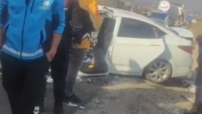 Malatya'nın Battalgazi ilçesinde otomobilin tıra çarpması sonucu ağır yaralanan 3