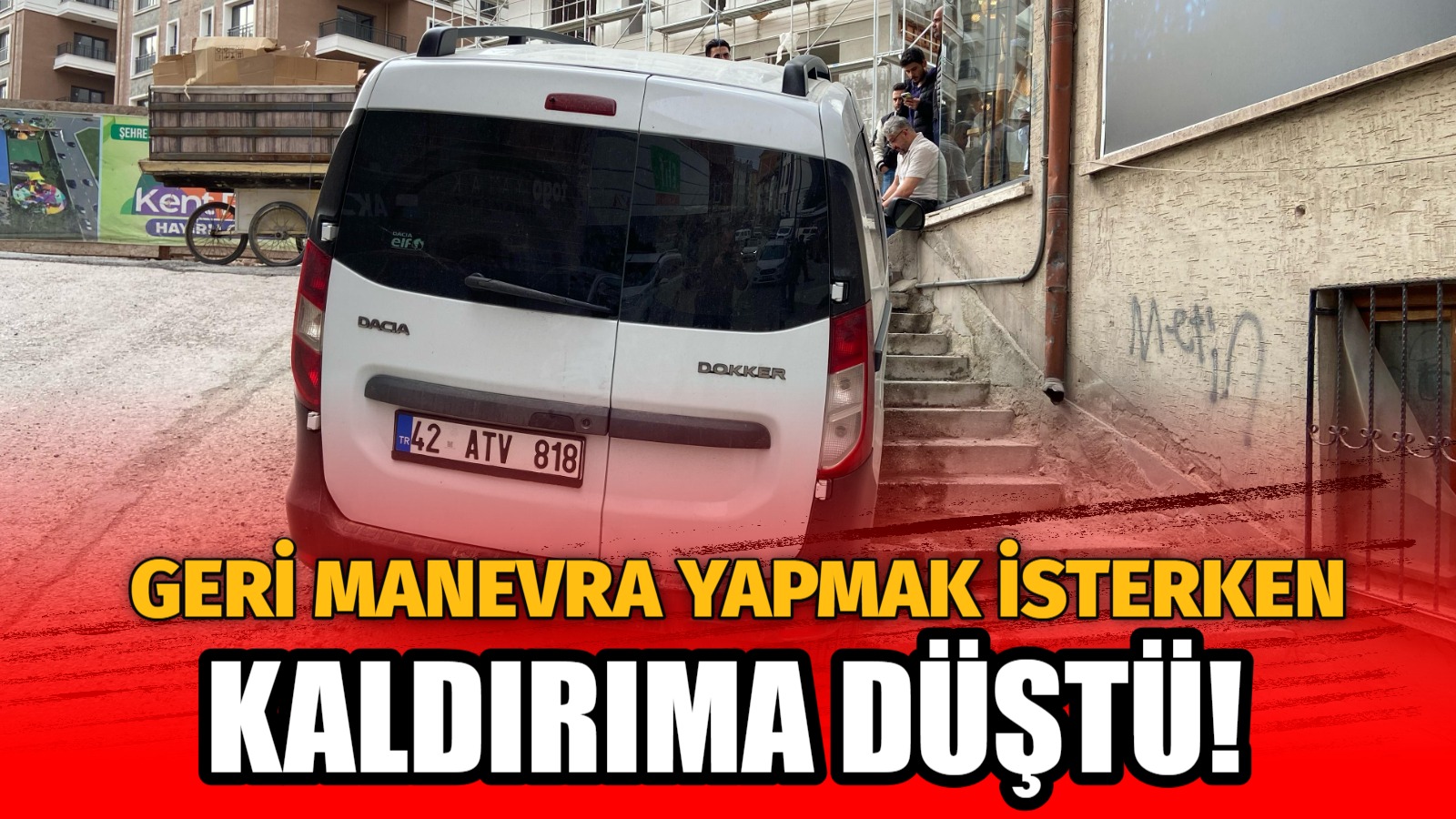 Aksaray’da yaşanan olayda geri geri manevra yapan hafif ticari araç