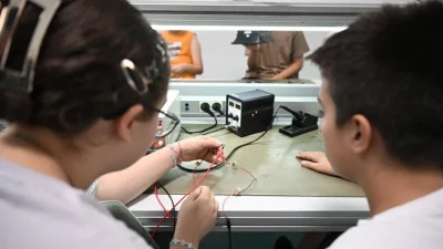 Millî Eğitim Bakanlığı tarafından 81 ilde açılan “zanaat atölyeleri”, mesleki