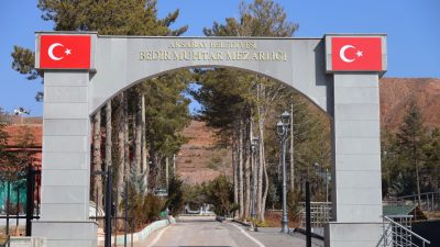 Aksaray Belediyesi, Bedir Muhtar Mezarlığı'nda gerçekleştirilen kilitli parke taşı döşeme