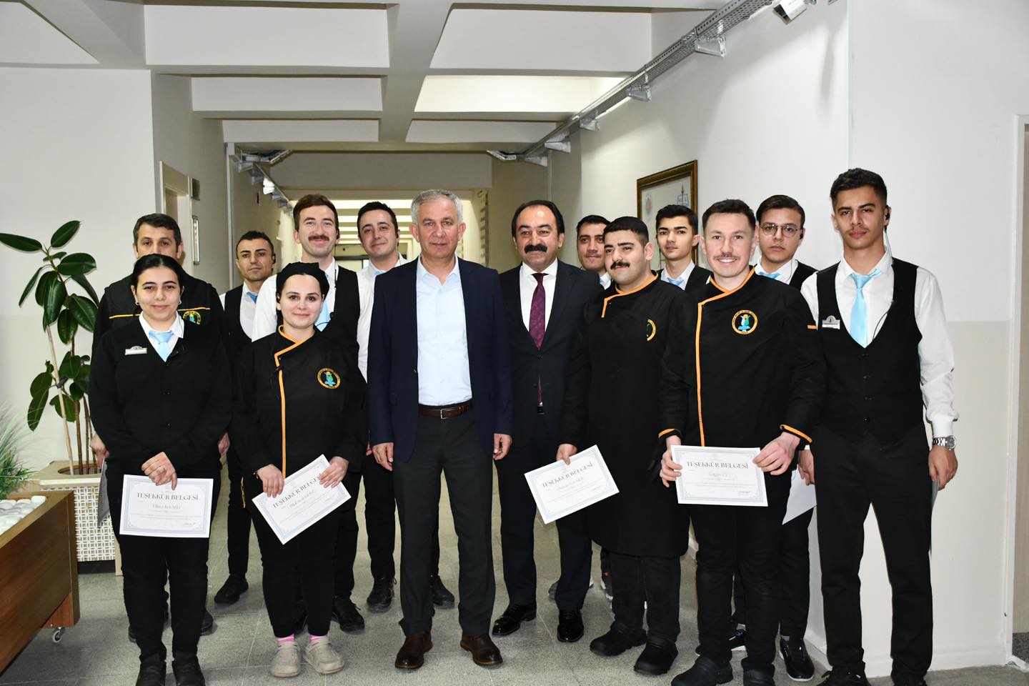 İl Müdürü Alpaslan’dan usta öğrencilere teşekkür belge takdimi