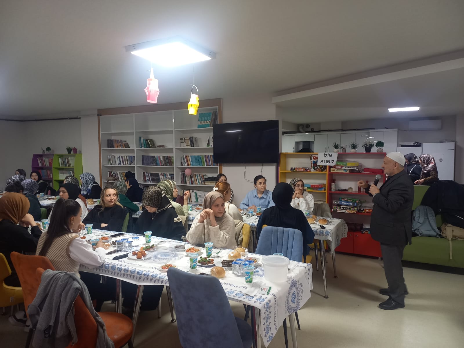İl Müftüsü Işıldar, üniversiteli kız öğrencilerle iftar programında bir araya geldi
