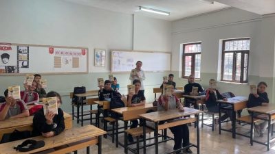 Aksaray Gençlik Merkezi tarafından başlatılan "Okuma Halkaları" projesi, gençleri kitaplarla