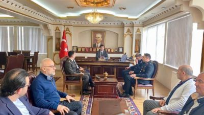 Ortaköy Kaymakamlığı, Ramazan Bayramı'nın coşkusunu ilçede kutladı. Kaymakamlık Makamında düzenlenen
