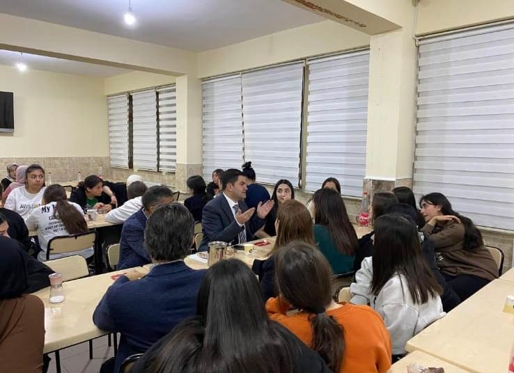 Ortaköy Kaymakamı, Sağlık Meslek Lisesi Yurdunda öğrencilerle iftar yaptı