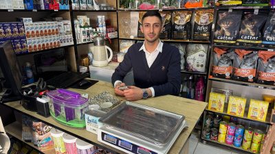 Aksaray’da çocukluk yıllarından itibaren petshop sektöründe hizmet veren Yusuf Avan,