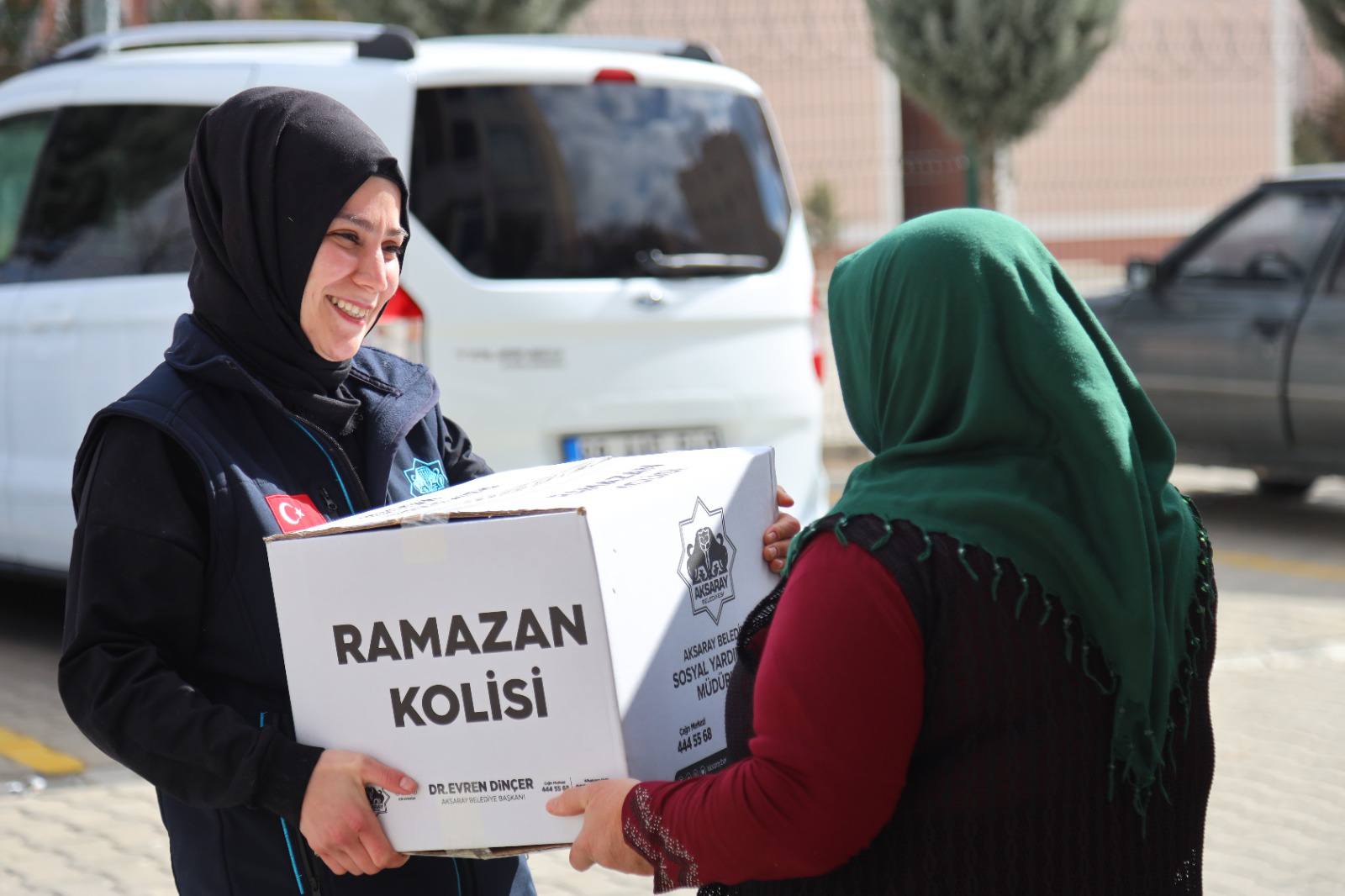 Aksaray Belediyesinden Ramazan yardımı: İhtiyaç sahiplerine koliler dağıtılıyor