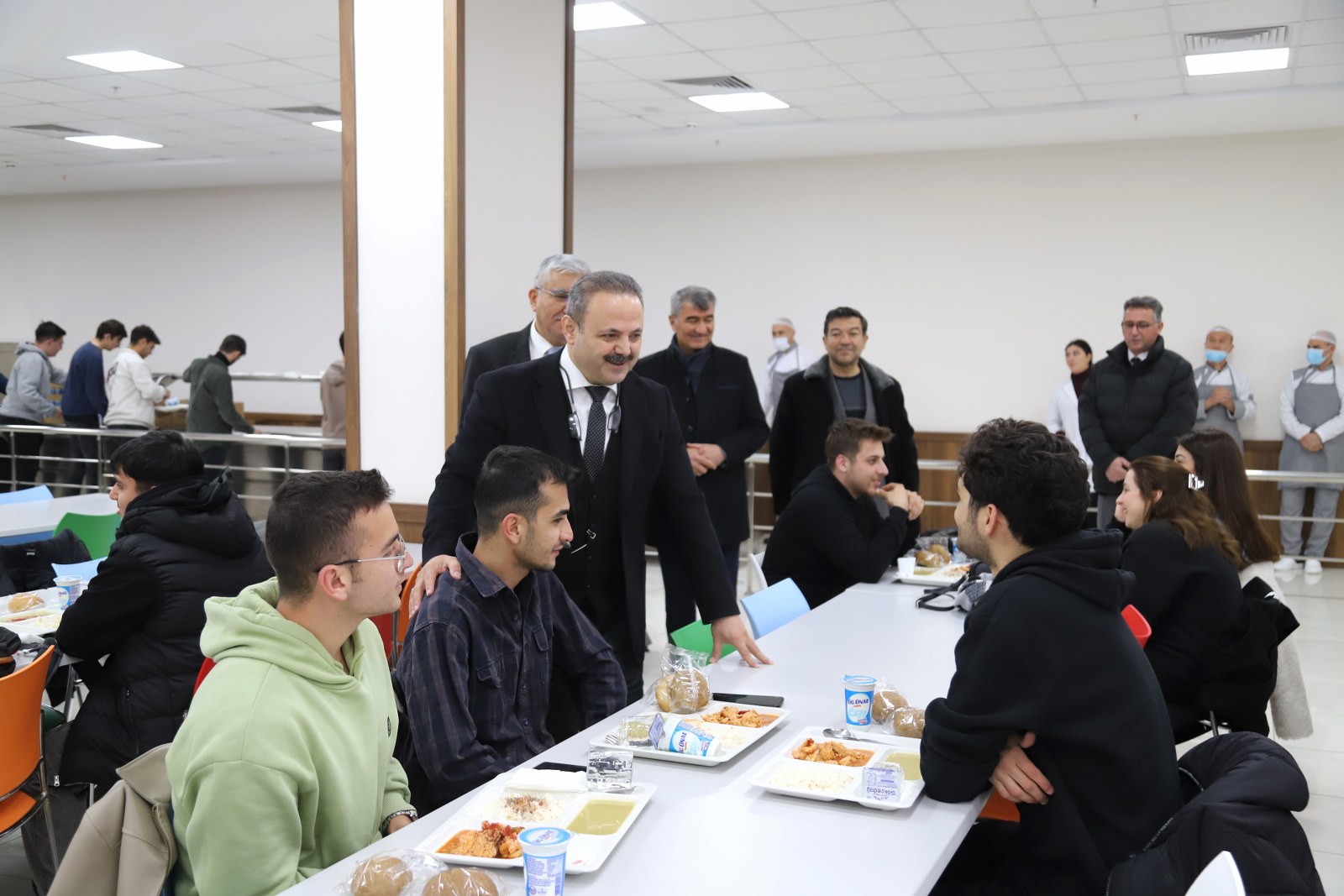 Rektör Arıbaş, Öğrencilerle İftar Yemeğinde Buluştu