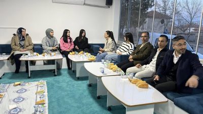 Sarıyahşi Kaymakamı Miyase Demirkoparan, İlçe Müftülüğü tarafından düzenlenen iftar programına