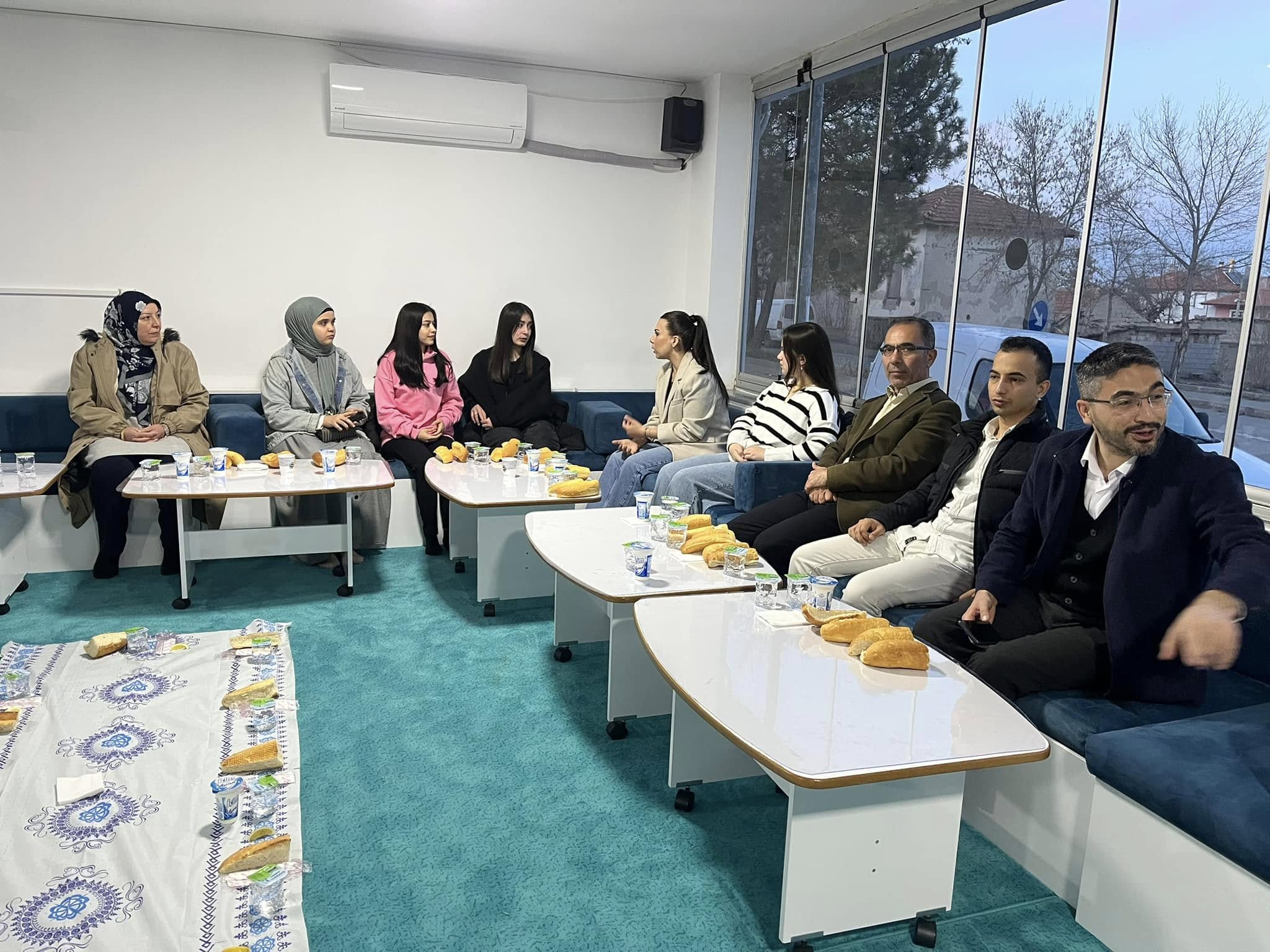 Sarıyahşi Kaymakamı Miyase Demirkoparan, İlçe Müftülüğü tarafından düzenlenen iftar programına