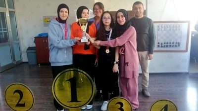 Aksaray'da Okul Sporları kapsamında Mahalli Gençler Satranç Turnuvası düzenlendi. Büyük