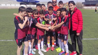 Okul sporları küçük erkekler futbol il birinciliği müsabakaları sona erdi.