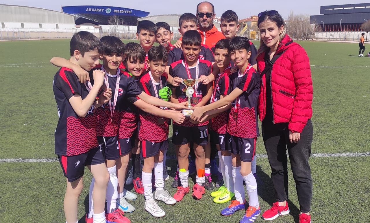 Okul sporları küçük erkekler futbol il birinciliği müsabakaları sona erdi.