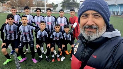 Aksaray’da düzenlenen Yıldızlar Futbol Müsabakalarında şampiyon olan Hasandağı Ortaokulu Yıldız