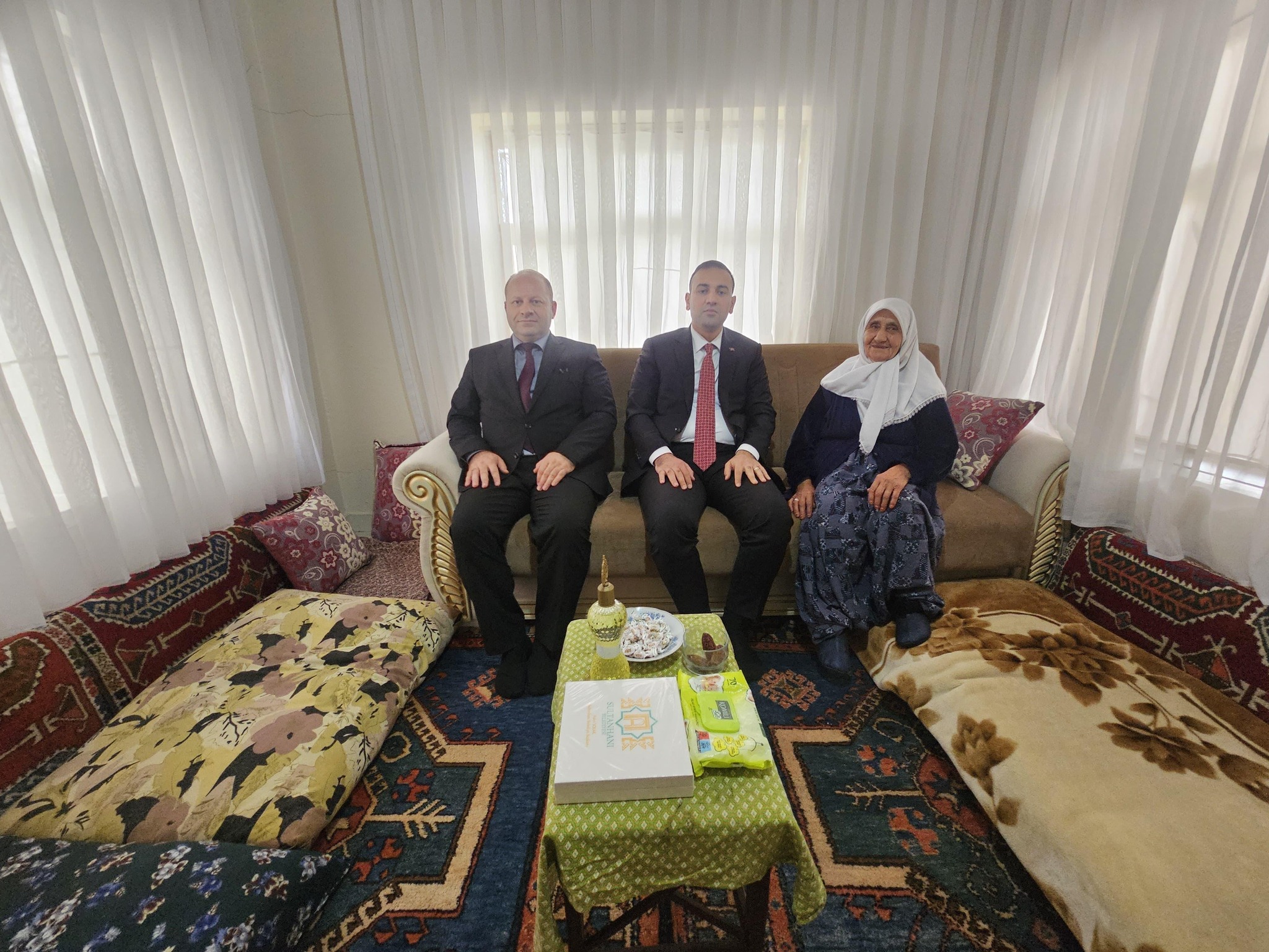 Sultanhanı’da kapılar bayram için çalındı; Kaymakamdan ziyaretler