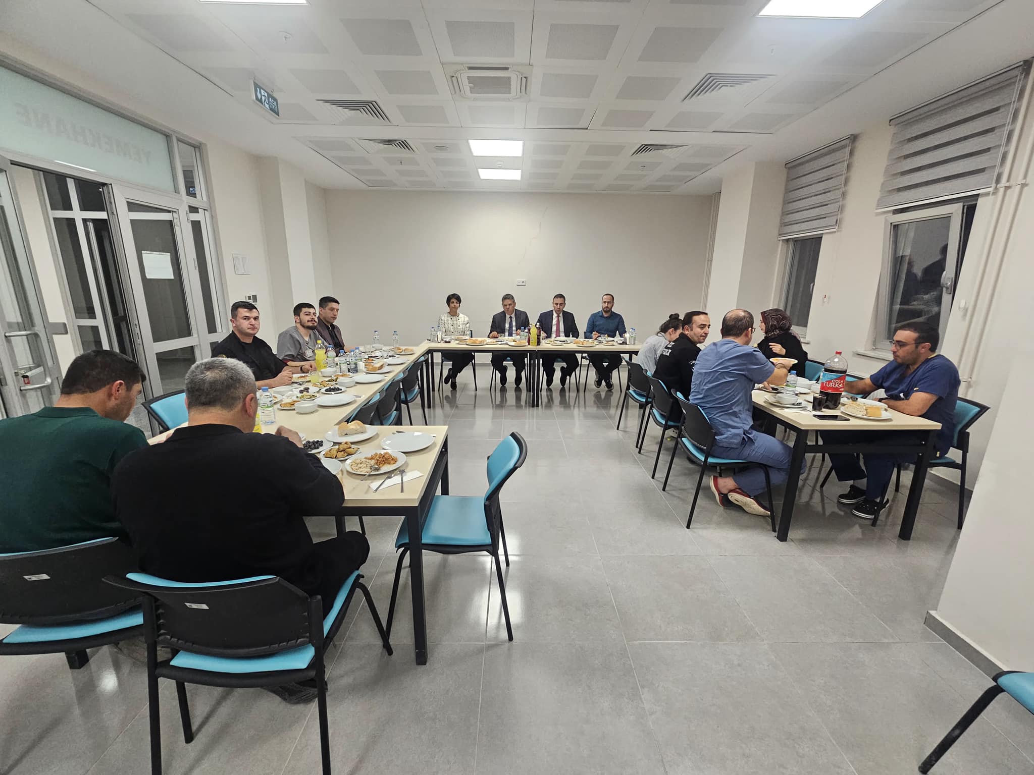 Sultanhanı’nda dayanışma gecesi: Kaymakam ve belediye başkanı sağlıkçılarla buluştu