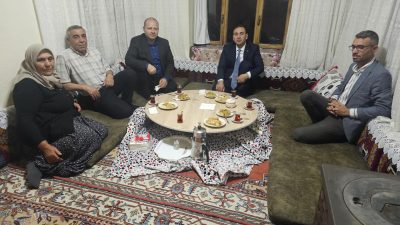 Sultanhanı Kaymakamı Bilal Göksun, ilçenin değerli büyüklerinden Anakadın teyzenin iftar