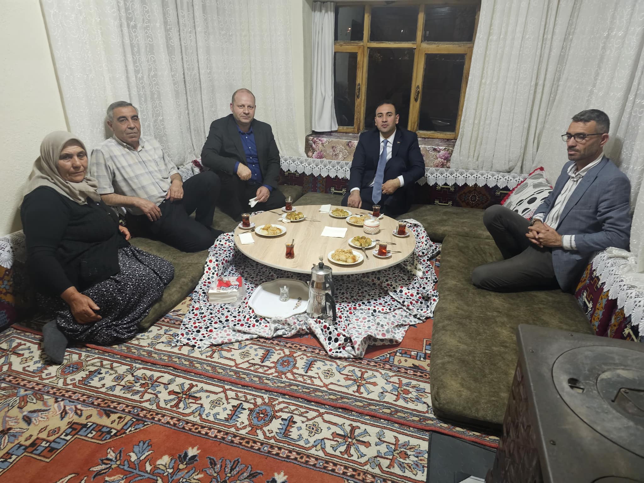 Sultanhanı’nda Anakadın teyzenin sofrasına Kaymakam oturdu!