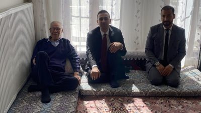Sultanhanı Kaymakamı Bilal Göksun ve beraberindeki kurum müdürleri, ilçedeki şehit