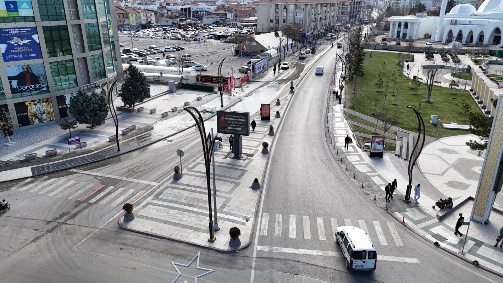 Aksaray Belediyesi şehre modern ve kullanışlı yollar, kaldırımlar ve sosyal